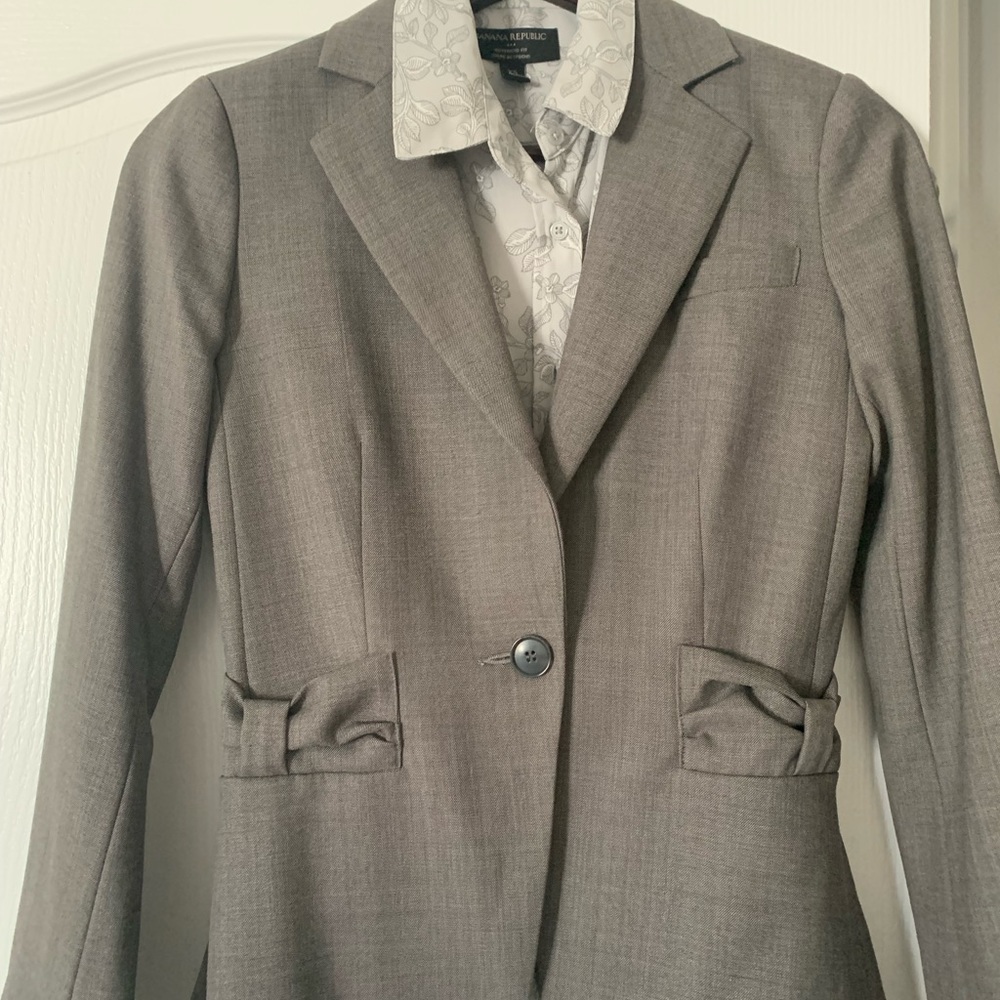 Women suit. Brand new by Tristan.